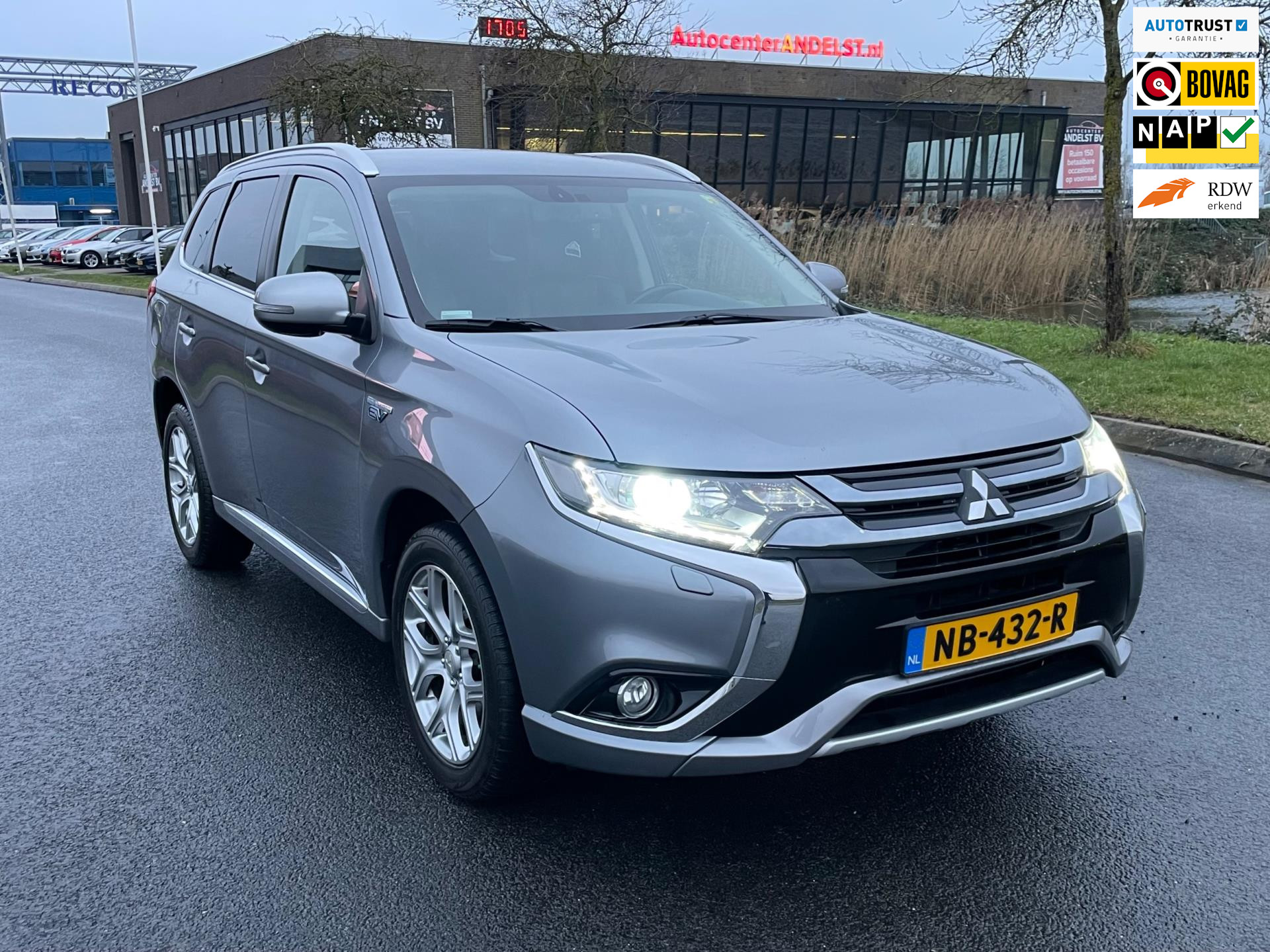 Mitsubishi Mitsubishi Outlander 2.0 PHEV Pure, Aut, Cam, Keyless, Carplay, 1e eig afk, Geen import, Nap, Volledig dealer oh! 2016 - voorkant