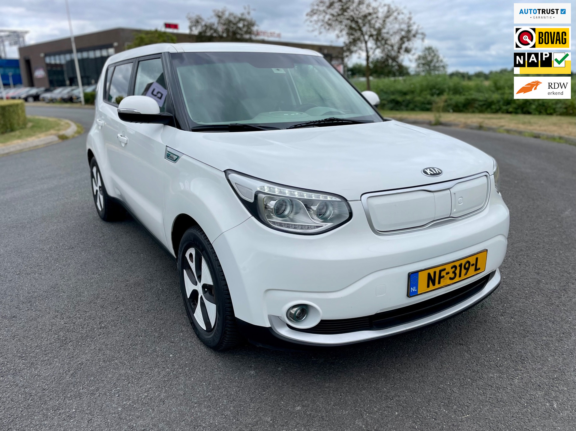Kia Soul EV ExecutiveLine 27kWh, AUTOMAAT, 1E EIG, NAP, VOLLEDIGE OH BESCHIKBAAR! 2017 - voorkant