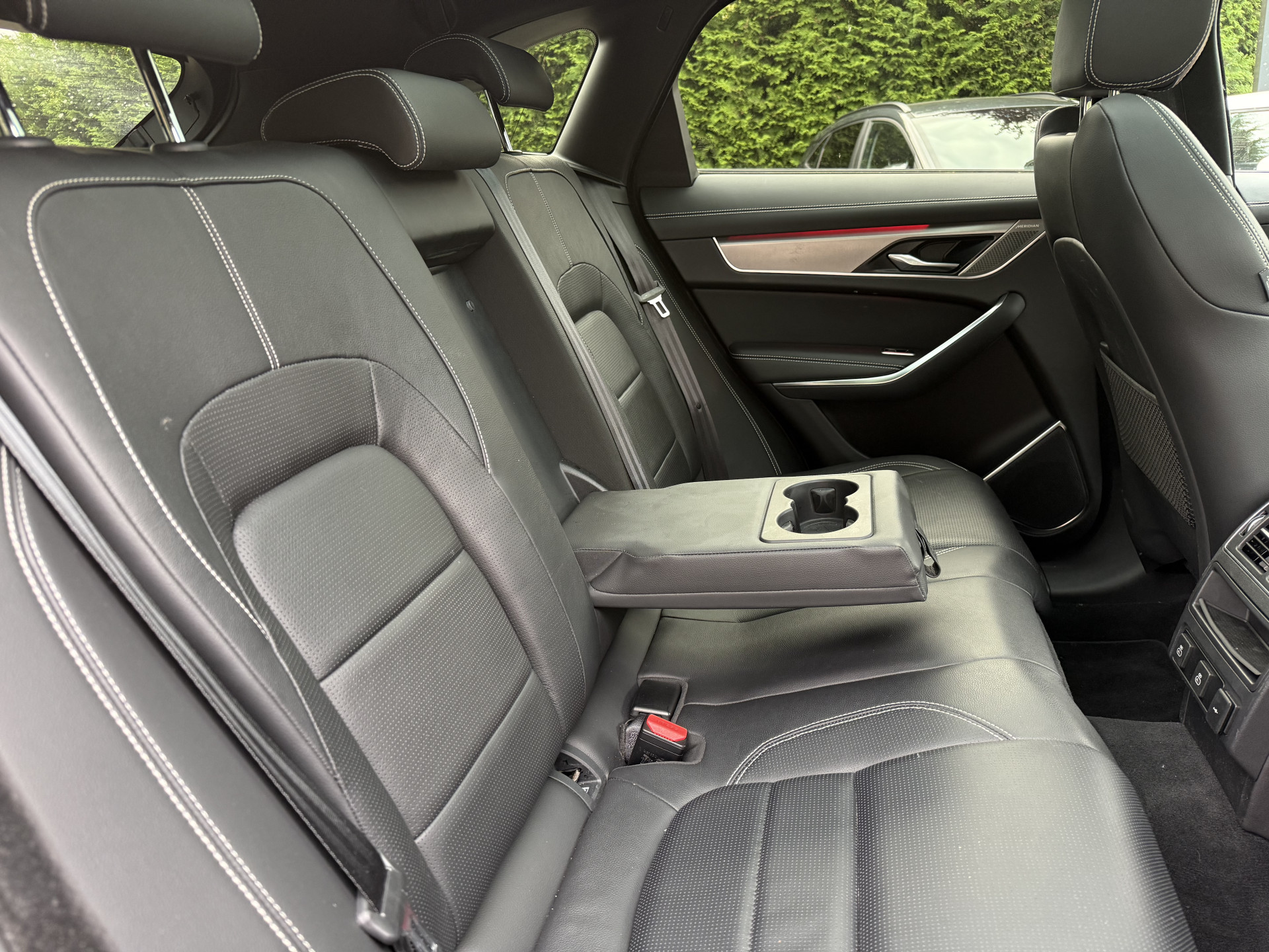 Foto van Jaguar Jaguar F-pace