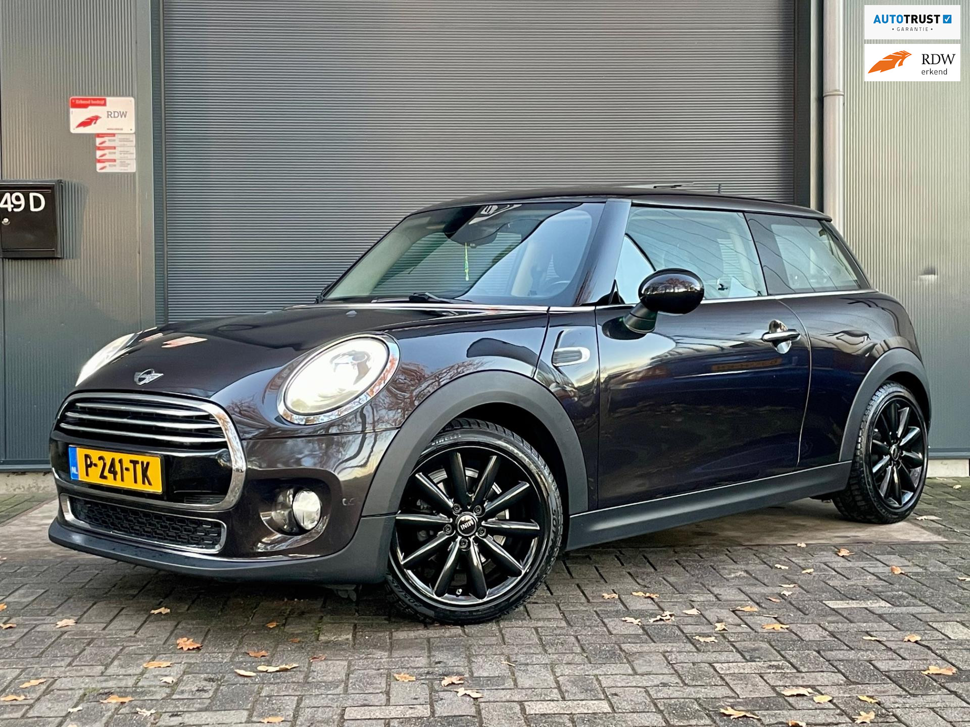 Mini Cooper 1.5 Cooper Chili Serious Business PANO LED NAVI BLUETOOTH CLIMA CRUISE MF STUUR DEALER ONDERHOUDEN 2015 - voorkant