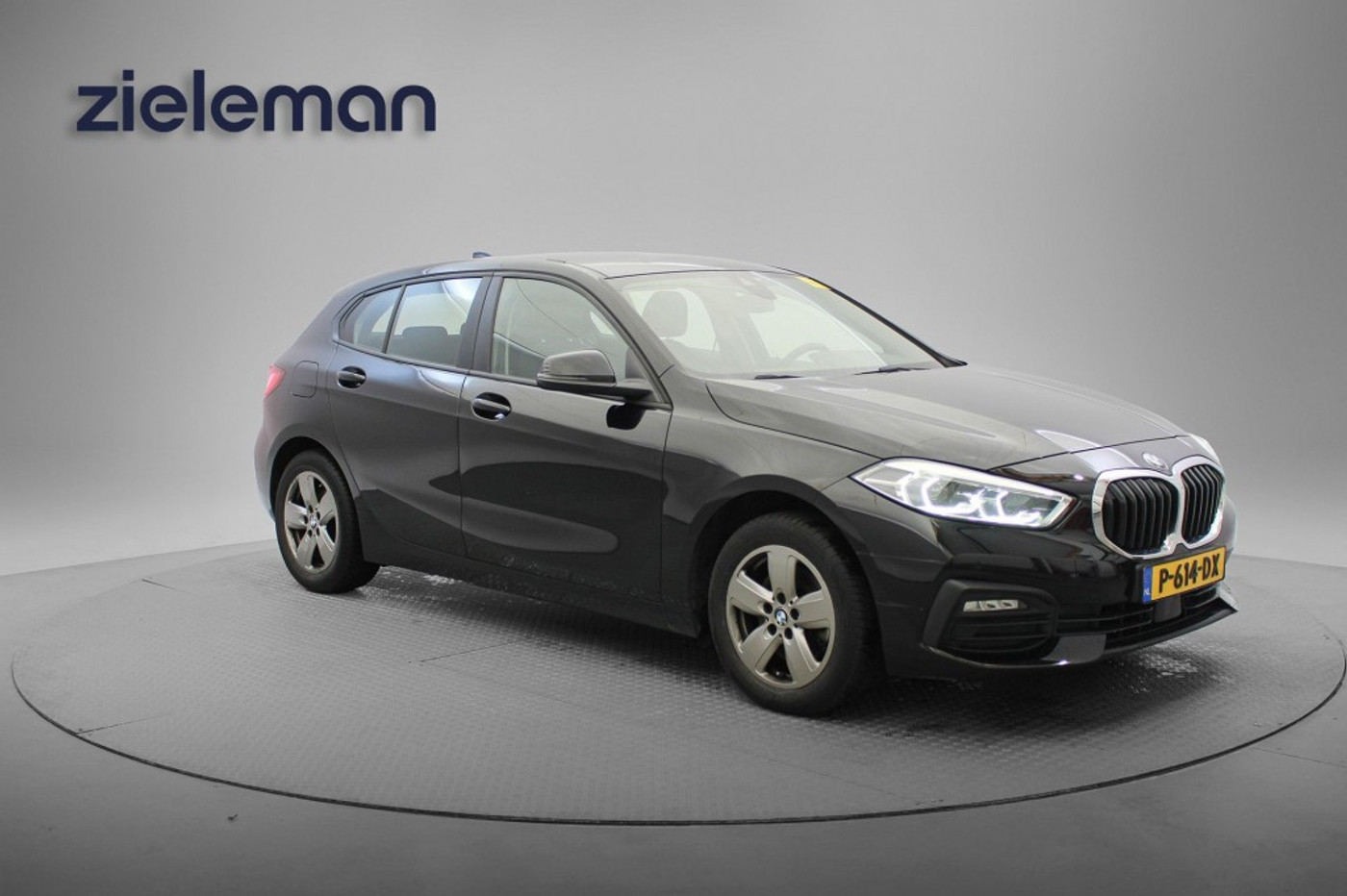 BMW 116d 118d Business Edition Automaat - Digitaal Cockpit, Carplay, Navi, Cruise, Trekhaak afn. 2022 - voorkant
