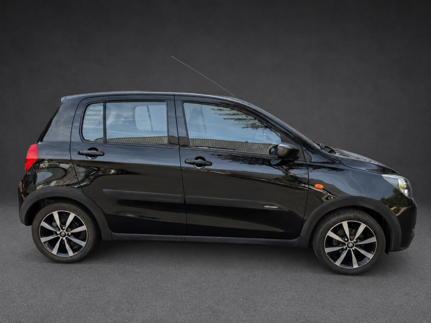 Suzuki Celerio 1.0 Comfort GT Pakket/ LM velgen 2018 - voorkant