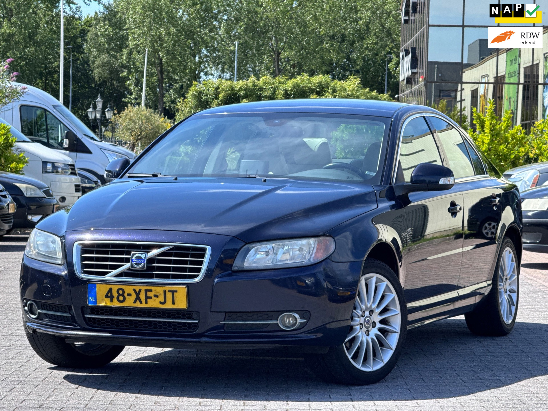 Volvo S80 2.5 T Momentum | Leder stoelen | Navigatie | Parkeersens oren | Bluetooth | 2 sleutels | Onderhoudhistorie | 17 inch 2007 - voorkant