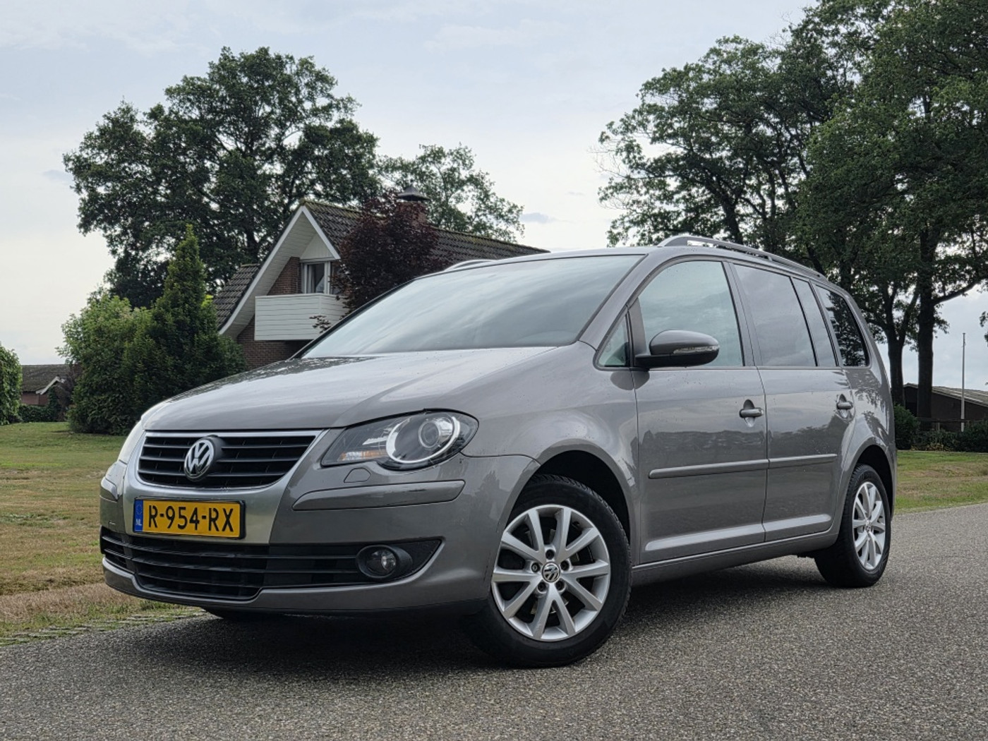Volkswagen Touran 1.4 TSI Trendline 2009 - voorkant