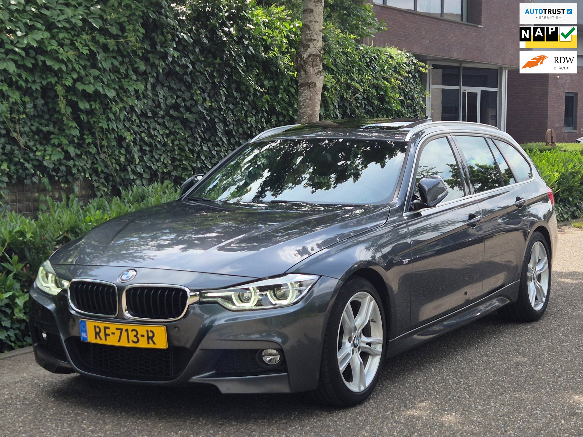 BMW 320i 320i High Executive 2017 - voorkant