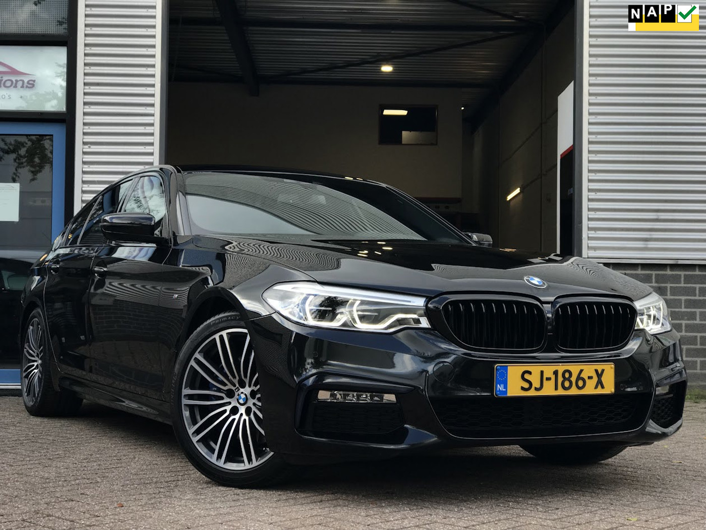 BMW 530i 530i High Executive | NAP | M-SPORT | HARMAN KARDON | SHADOW LINE | BMW GARANTIE 2018 - voorkant