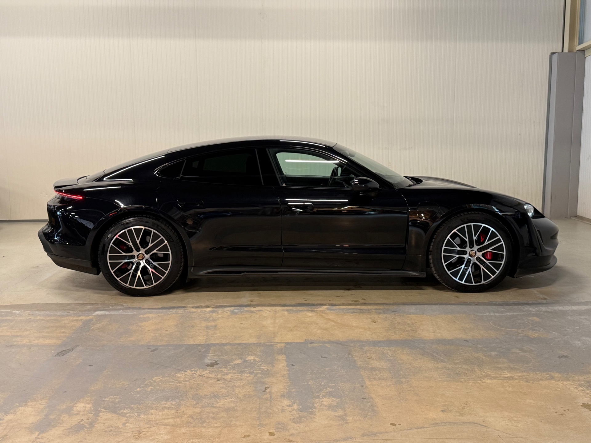 Foto van Porsche Taycan 4s