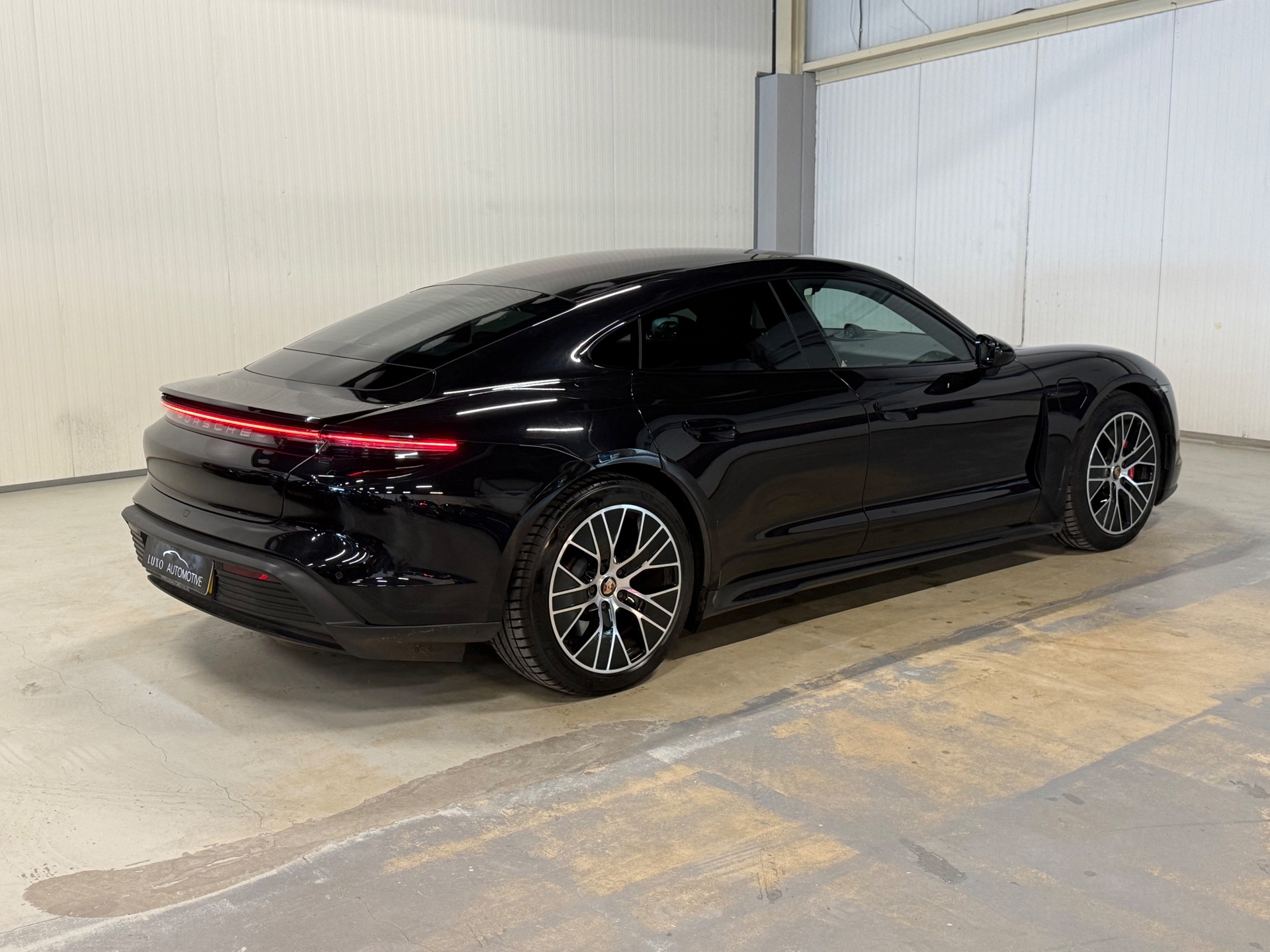 Foto van Porsche Taycan 4s