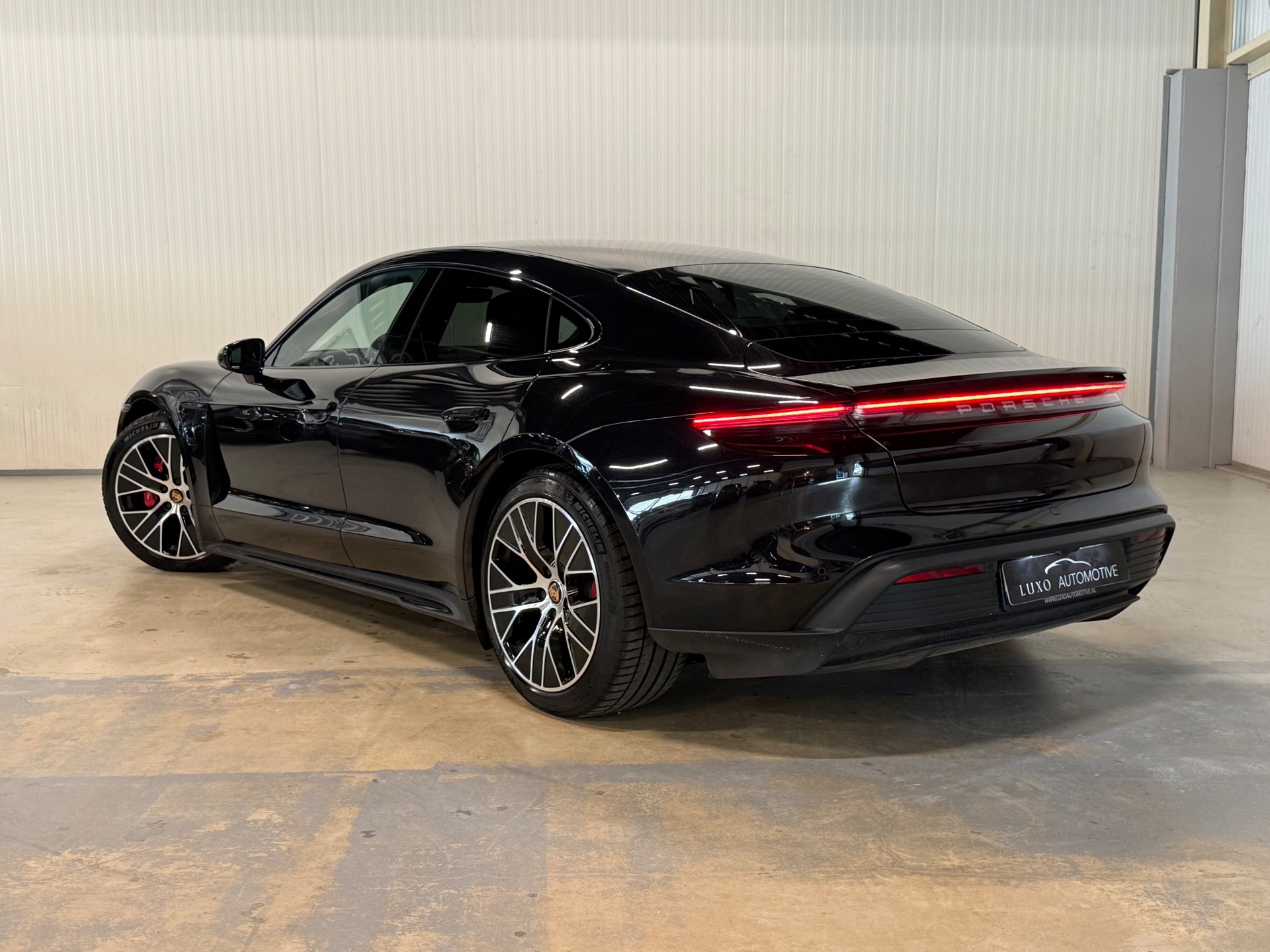 Foto van Porsche Taycan 4s