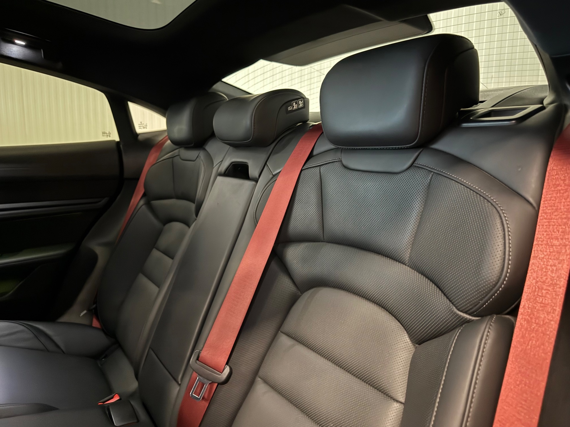 Foto van Porsche Taycan 4s