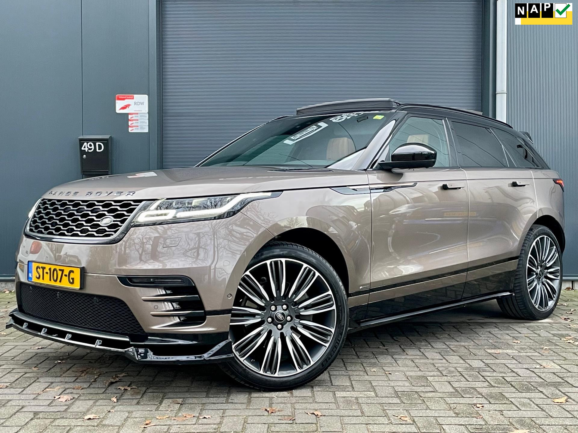 Land Rover Range Rover Velar 2.0 I4 Turbo AWD R-Dynamic HSE NAP MAXTON PAKKET PANO MERIDIAN AUDIO TREKHAAK LEER 2018 - voorkant