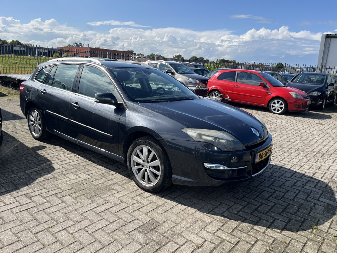 Renault Laguna 1.5 dCi Dynamique| Motor defect! 2011 - voorkant