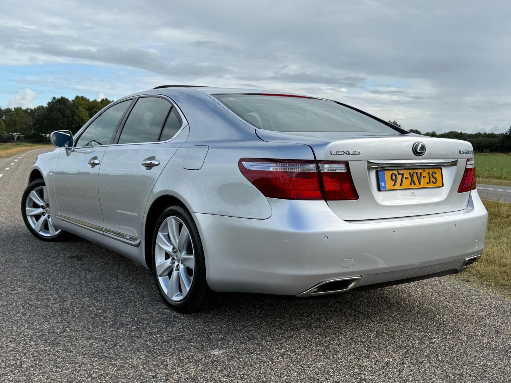 Foto van Lexus Lexus Ls600h