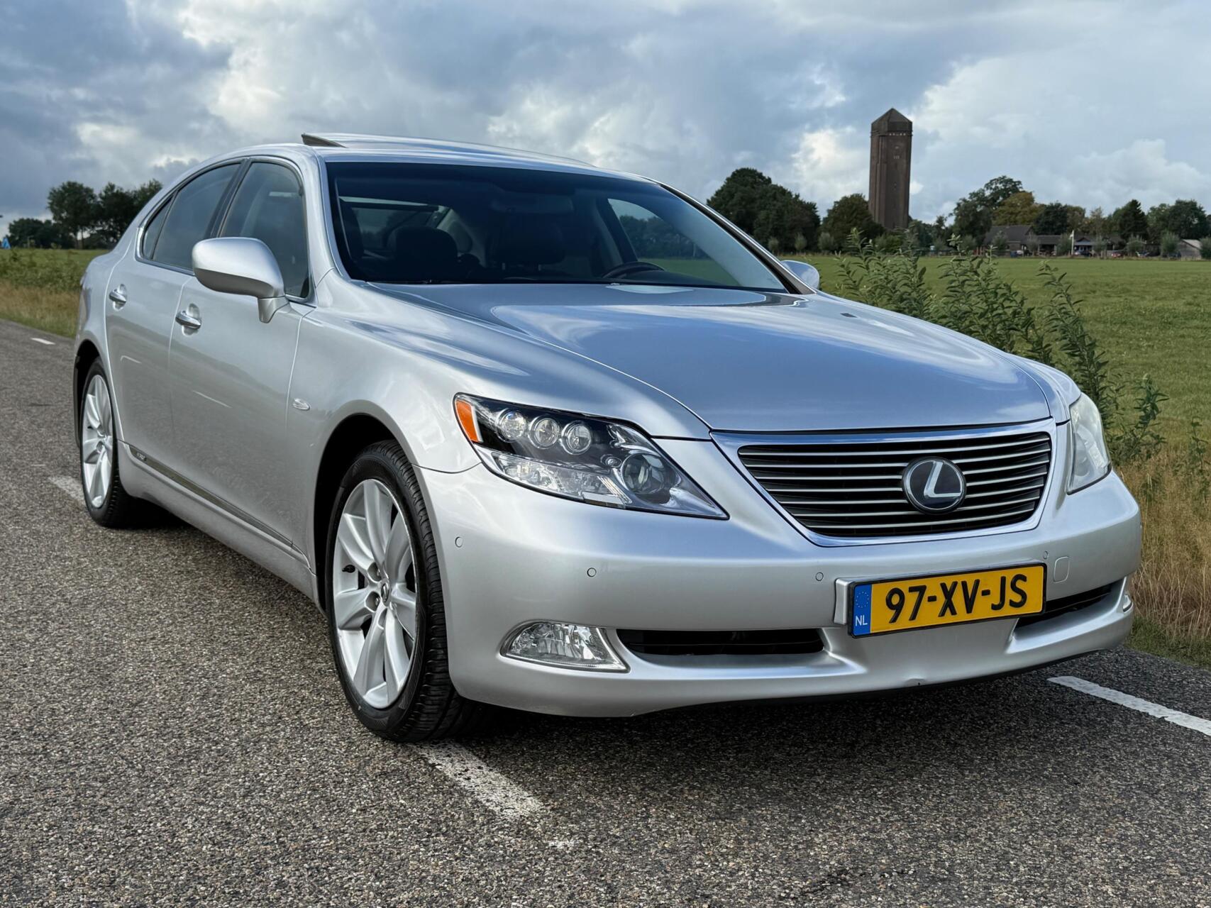 Foto van Lexus Lexus Ls600h