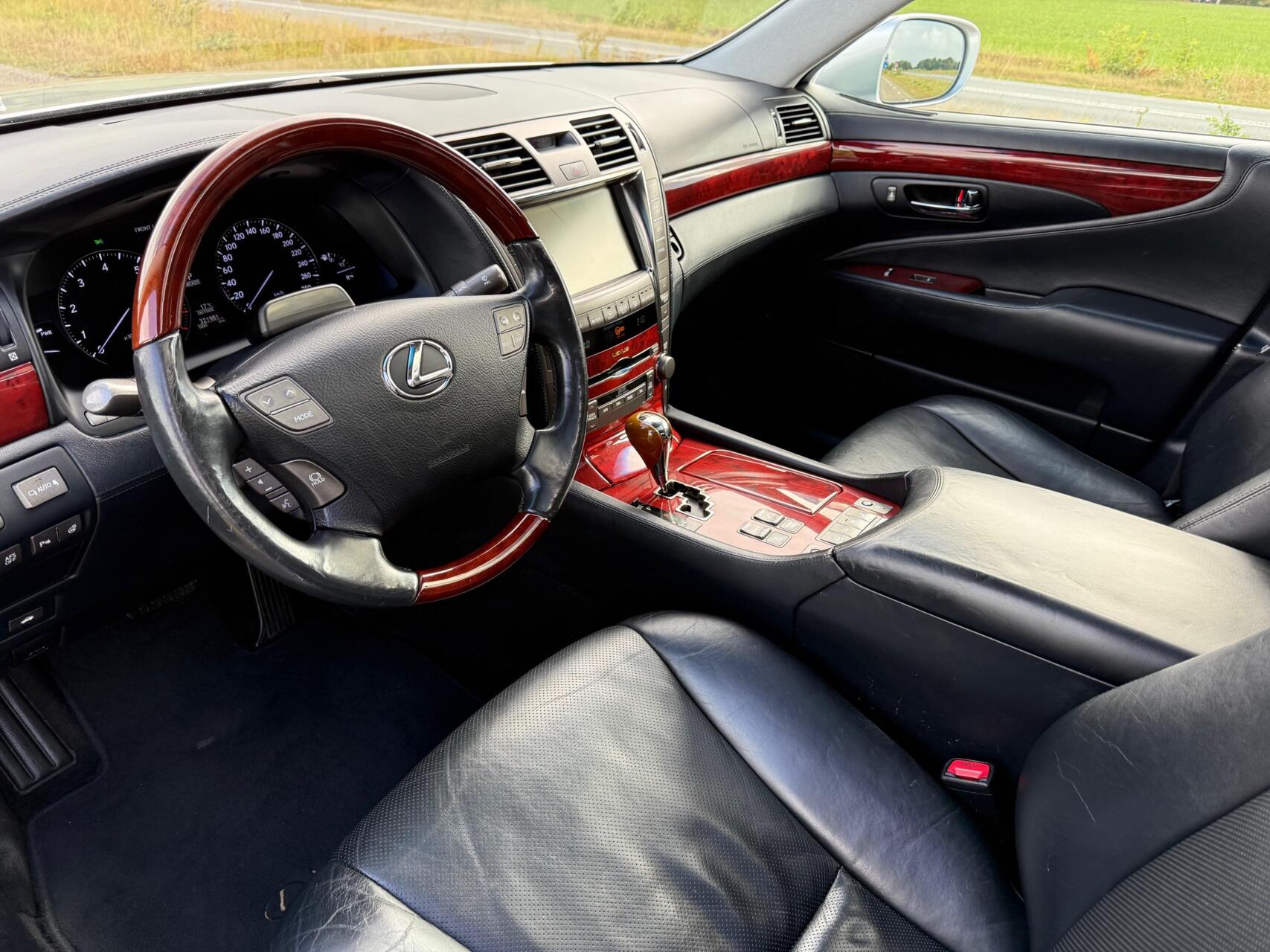 Foto van Lexus Lexus Ls600h