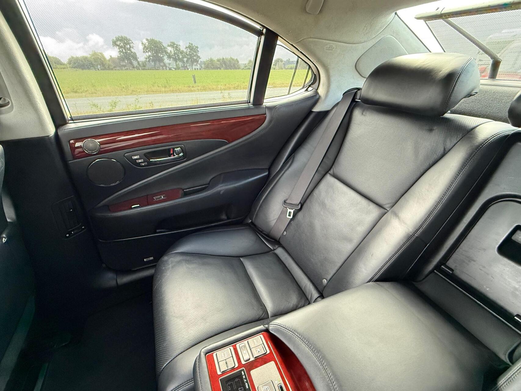 Foto van Lexus Lexus Ls600h