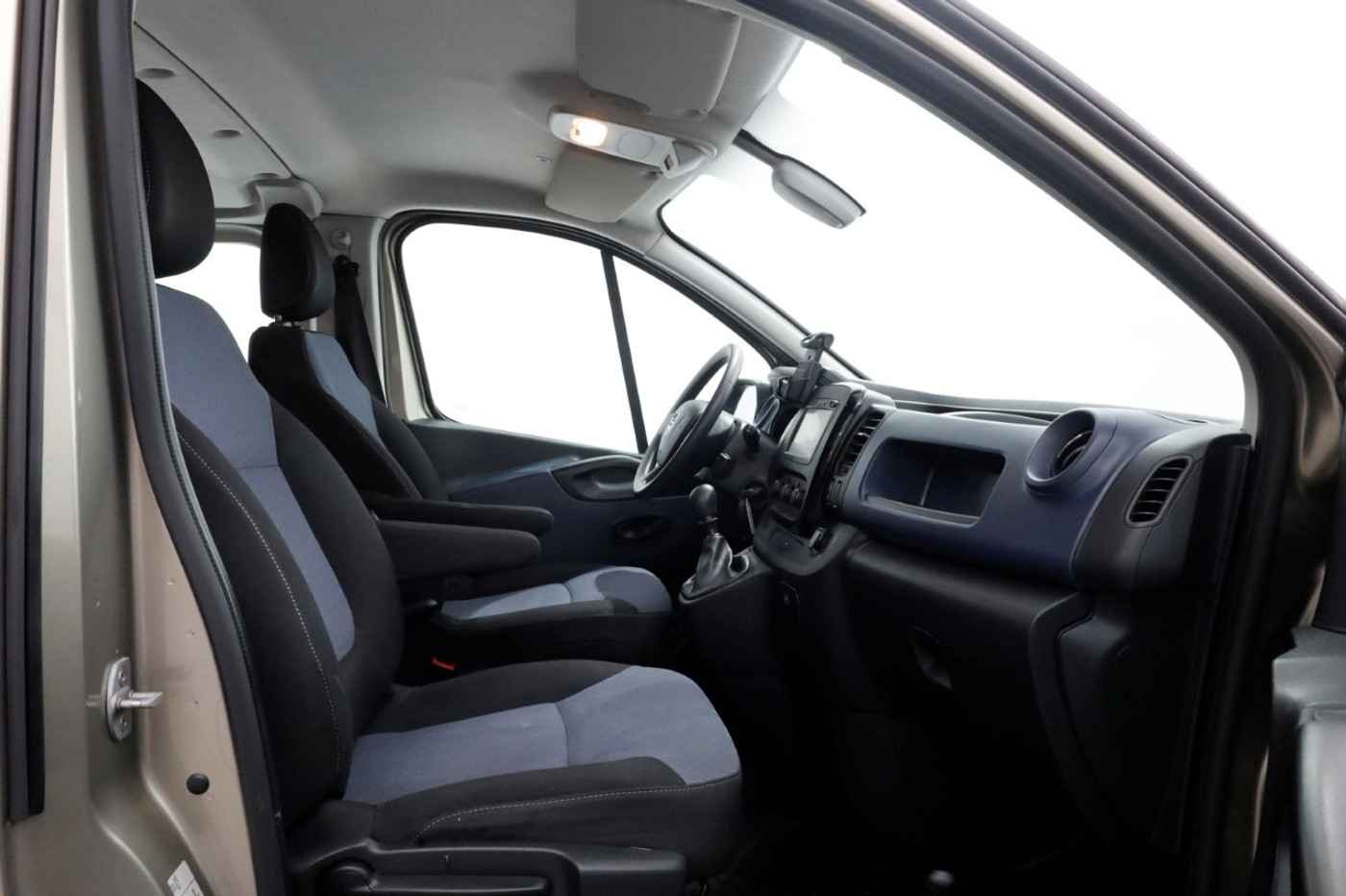Foto van Opel Vivaro-b