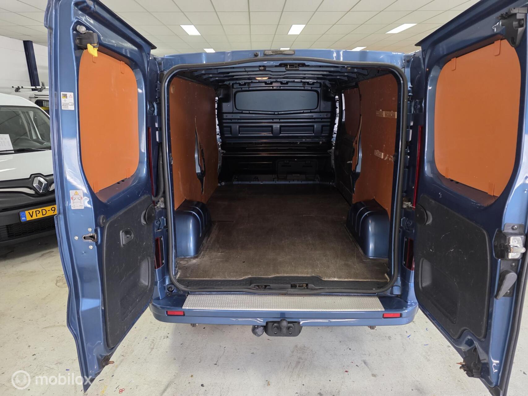 Foto van Opel Vivaro-b