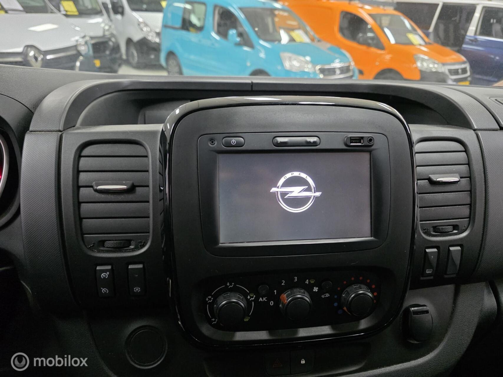 Foto van Opel Vivaro-b
