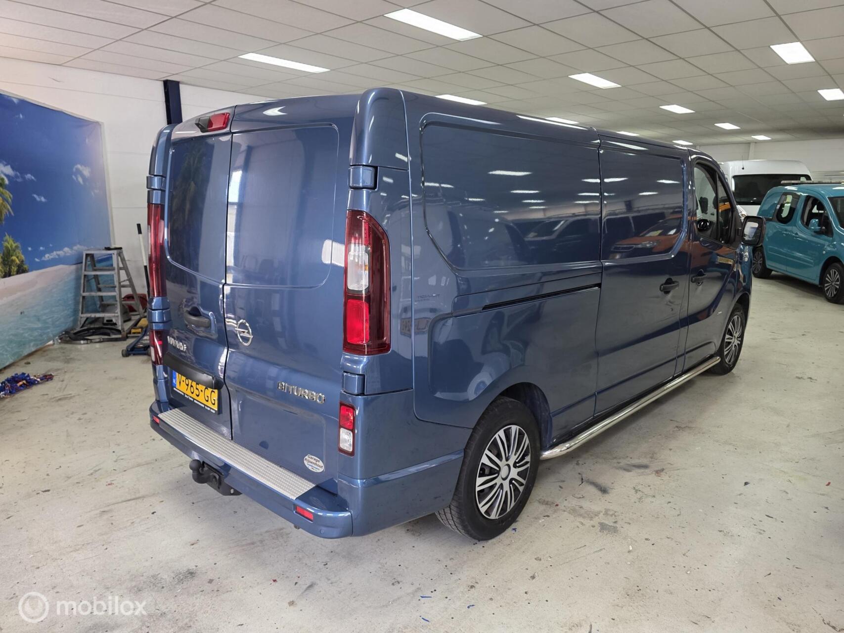 Foto van Opel Vivaro-b