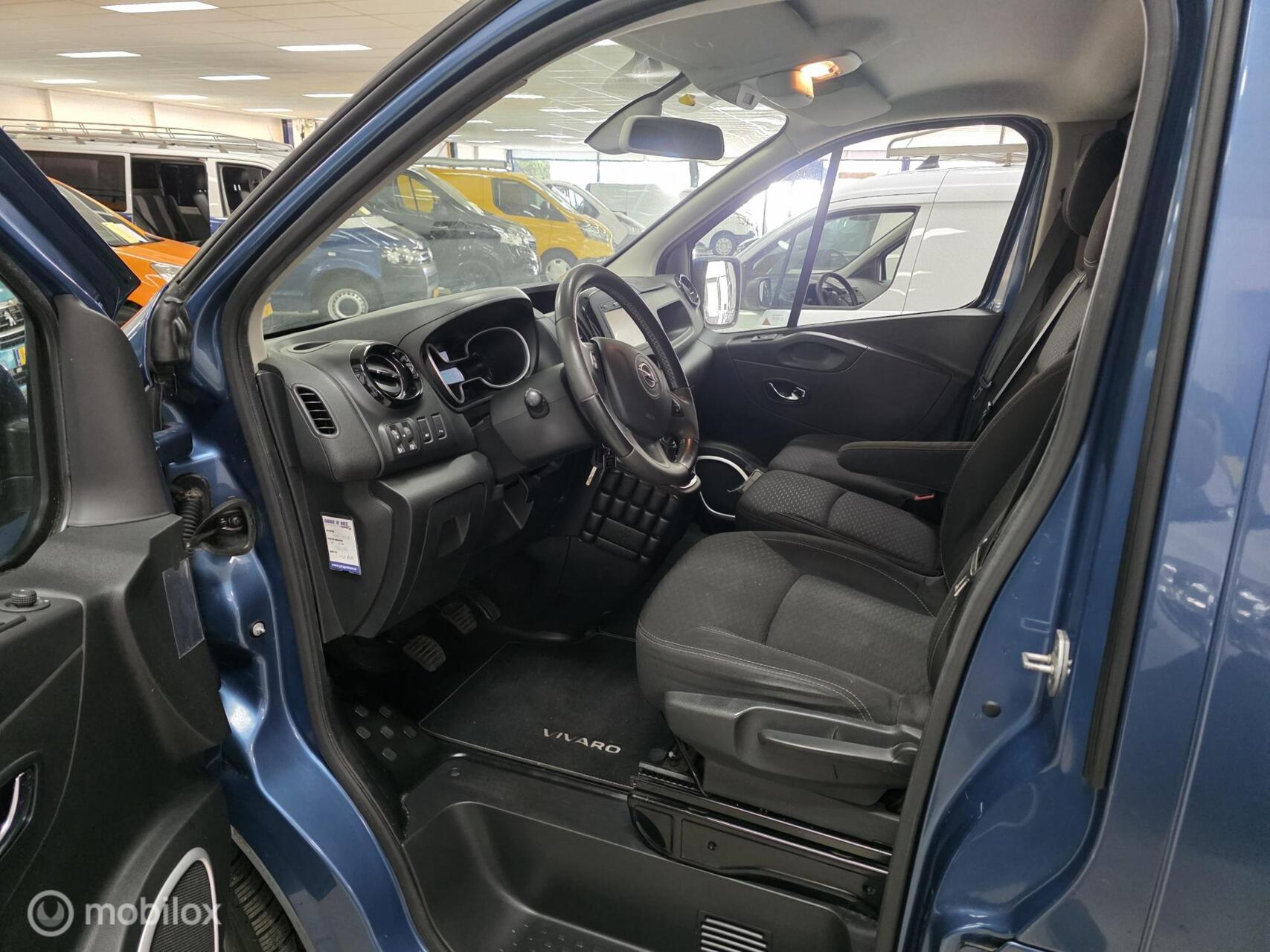 Foto van Opel Vivaro-b