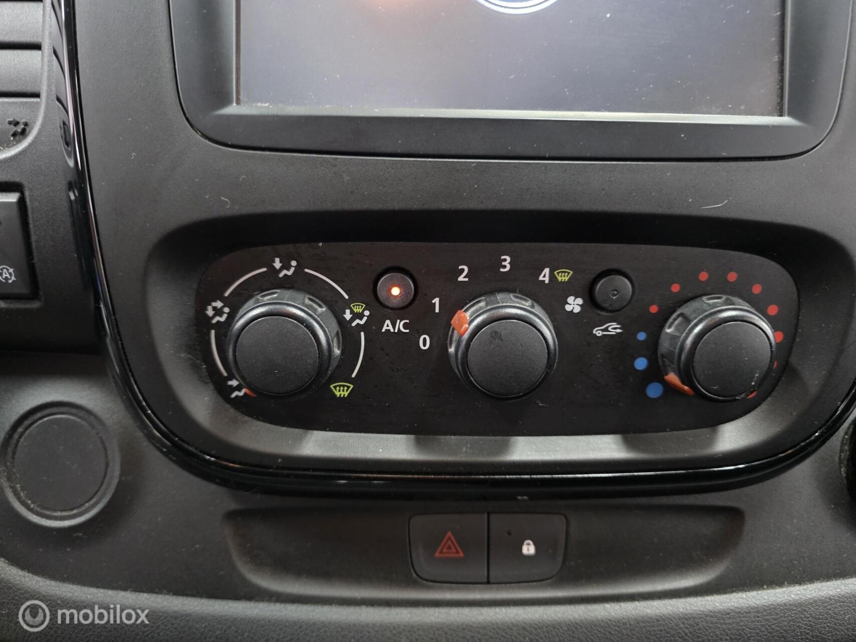 Foto van Opel Vivaro-b
