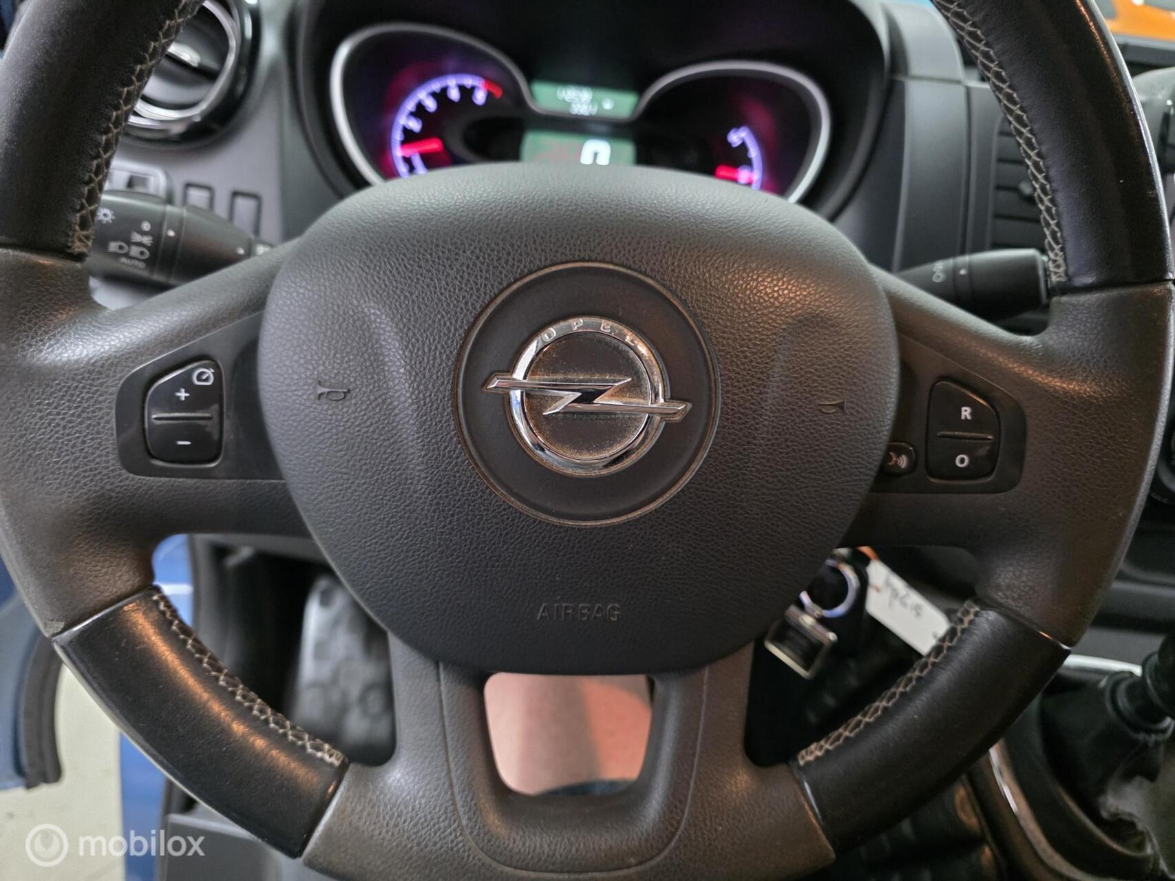 Foto van Opel Vivaro-b