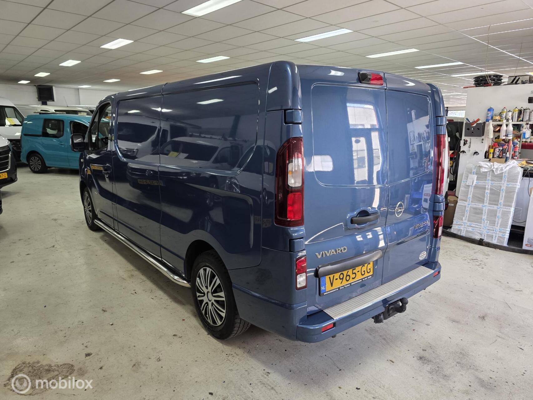 Foto van Opel Vivaro-b