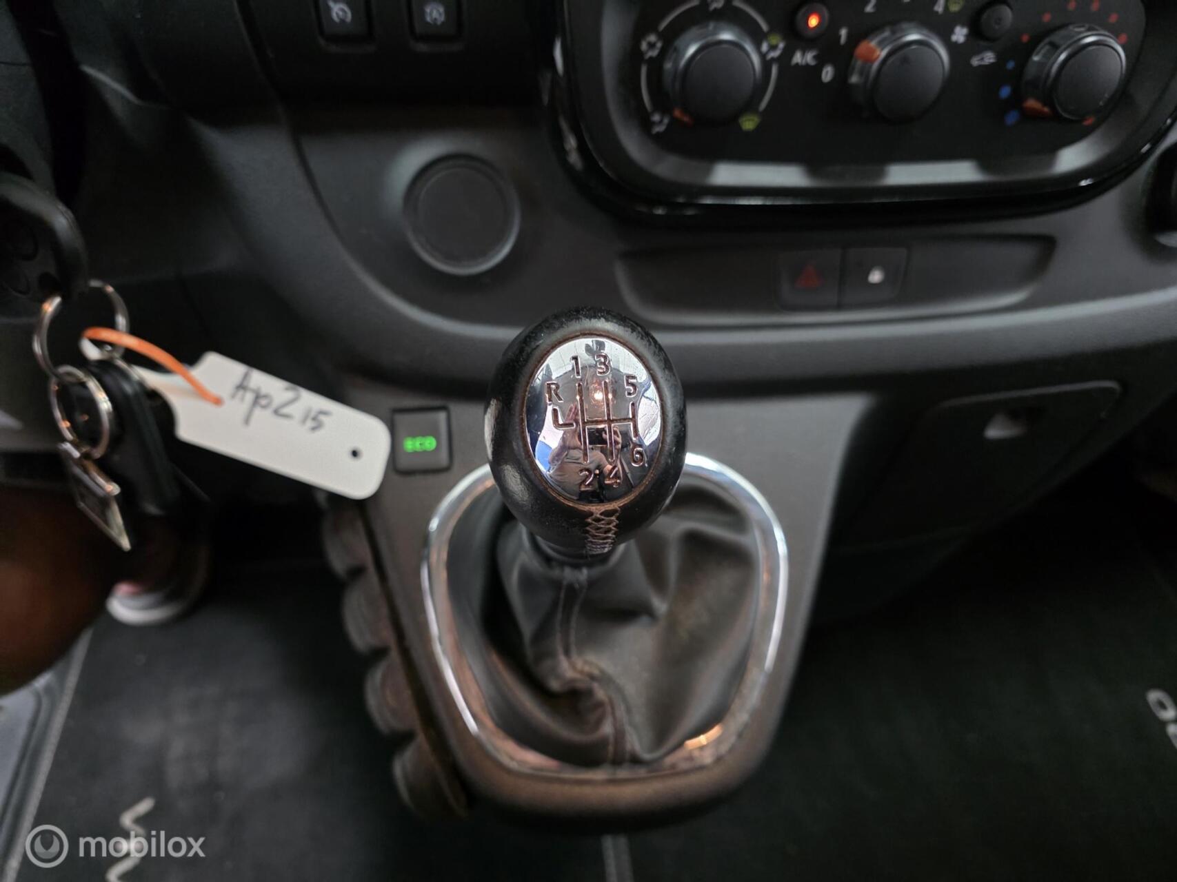 Foto van Opel Vivaro-b