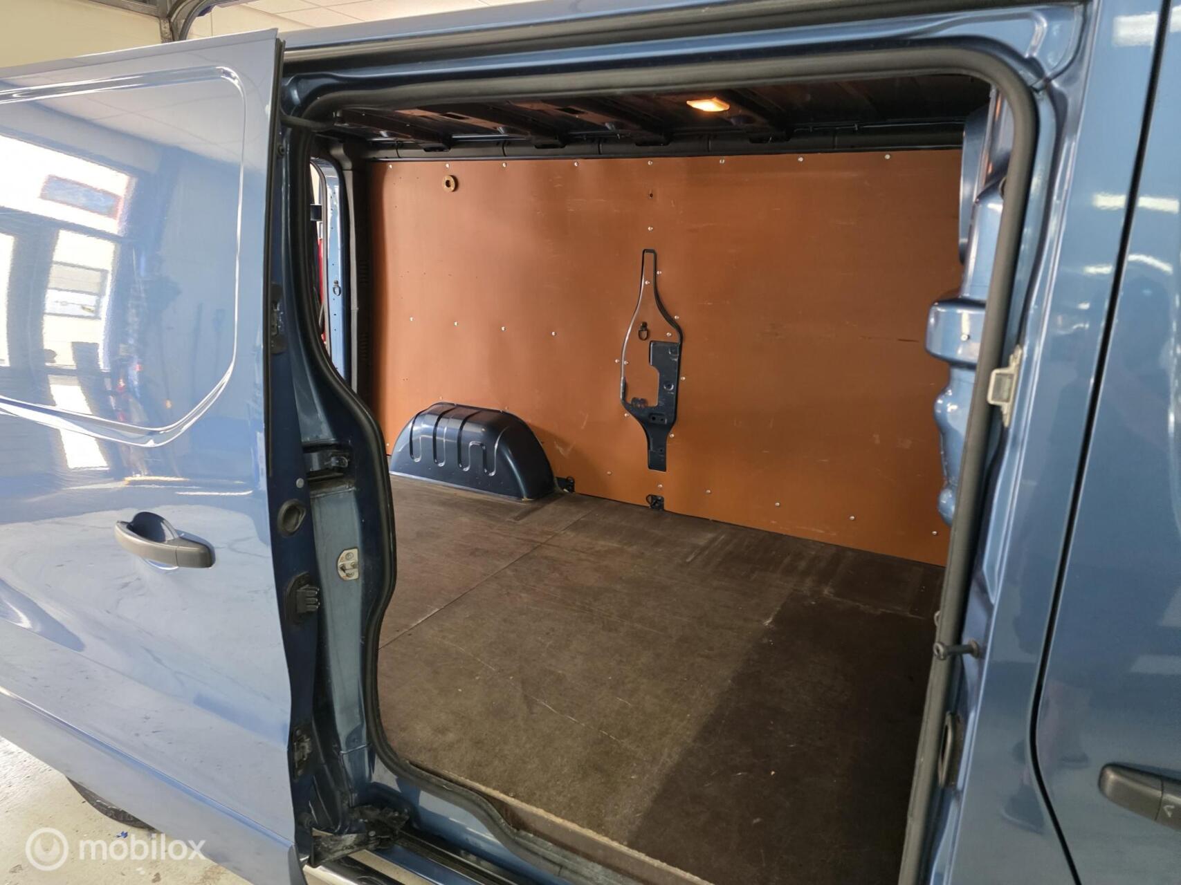 Foto van Opel Vivaro-b