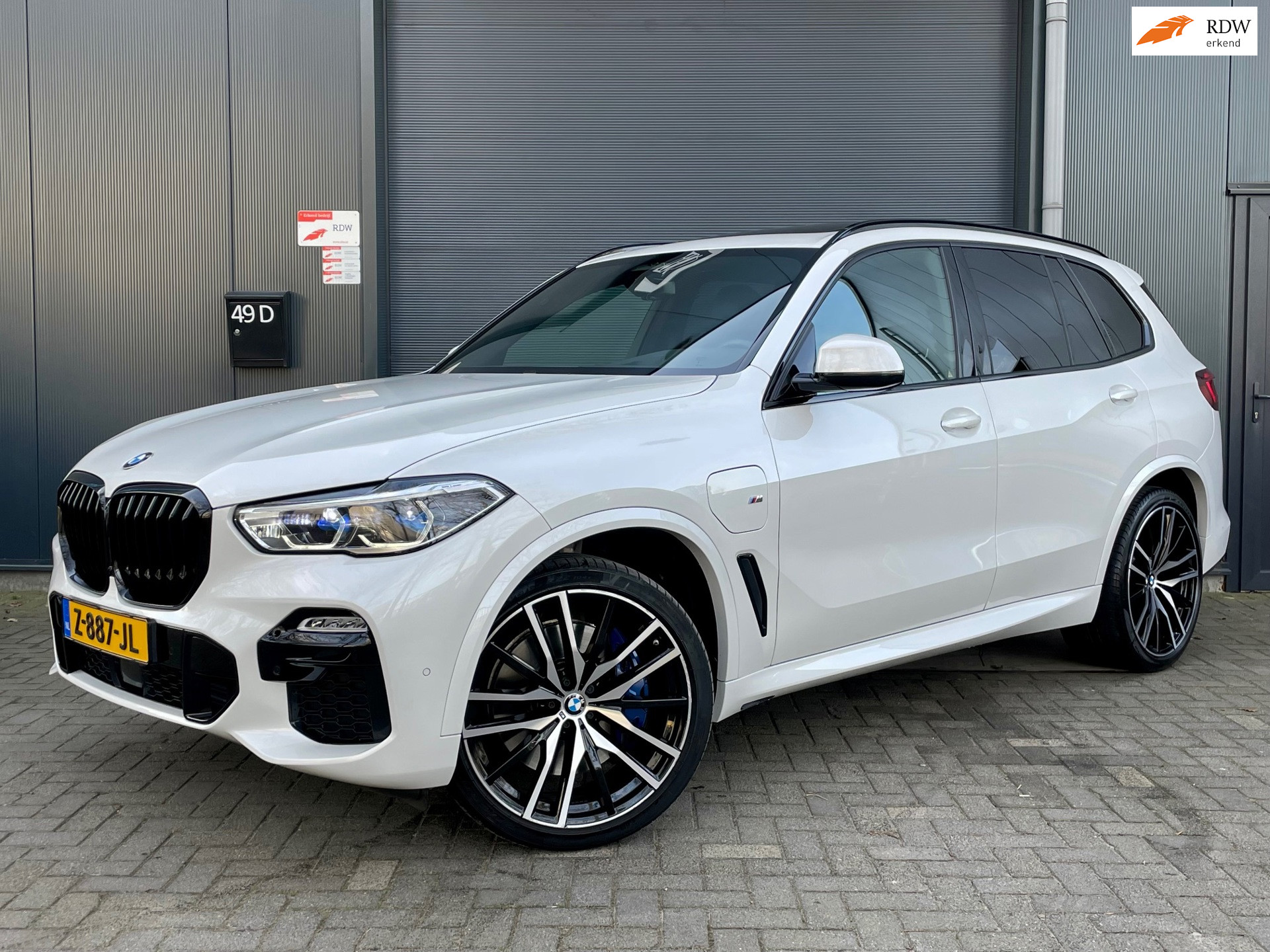 BMW X5 Xdrive45e XDrive45e High Executive BTW HUD CARPLAY PANO LASERLIGHT SOFTCLOSE KEYLESS MEMORYSEATS LUCHTVERING BLUETOOTH NAVI CLIMA 2021 - voorkant