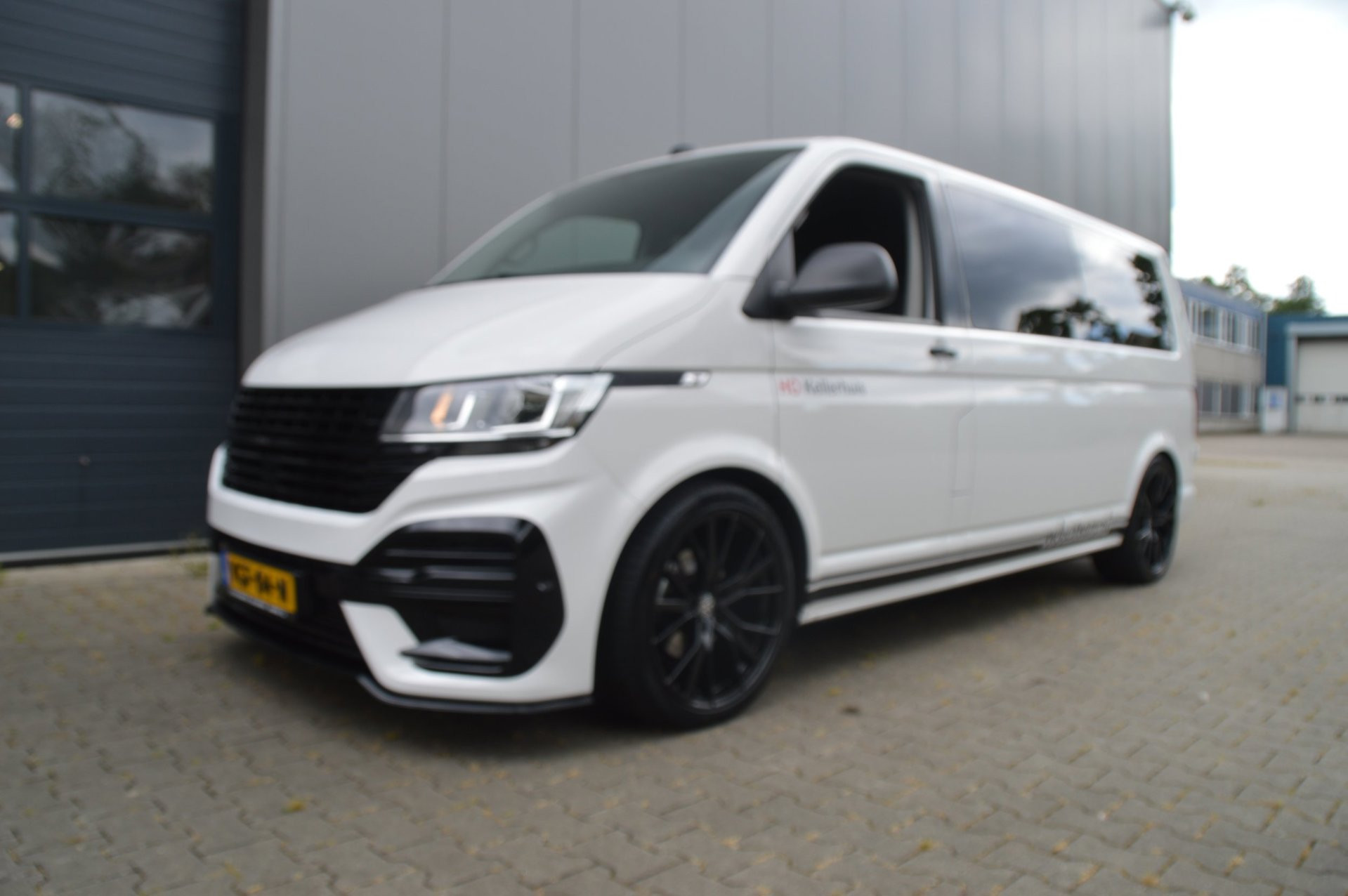 Volkswagen Transporter 2.0 TDI L2H3 28 2020 - voorkant