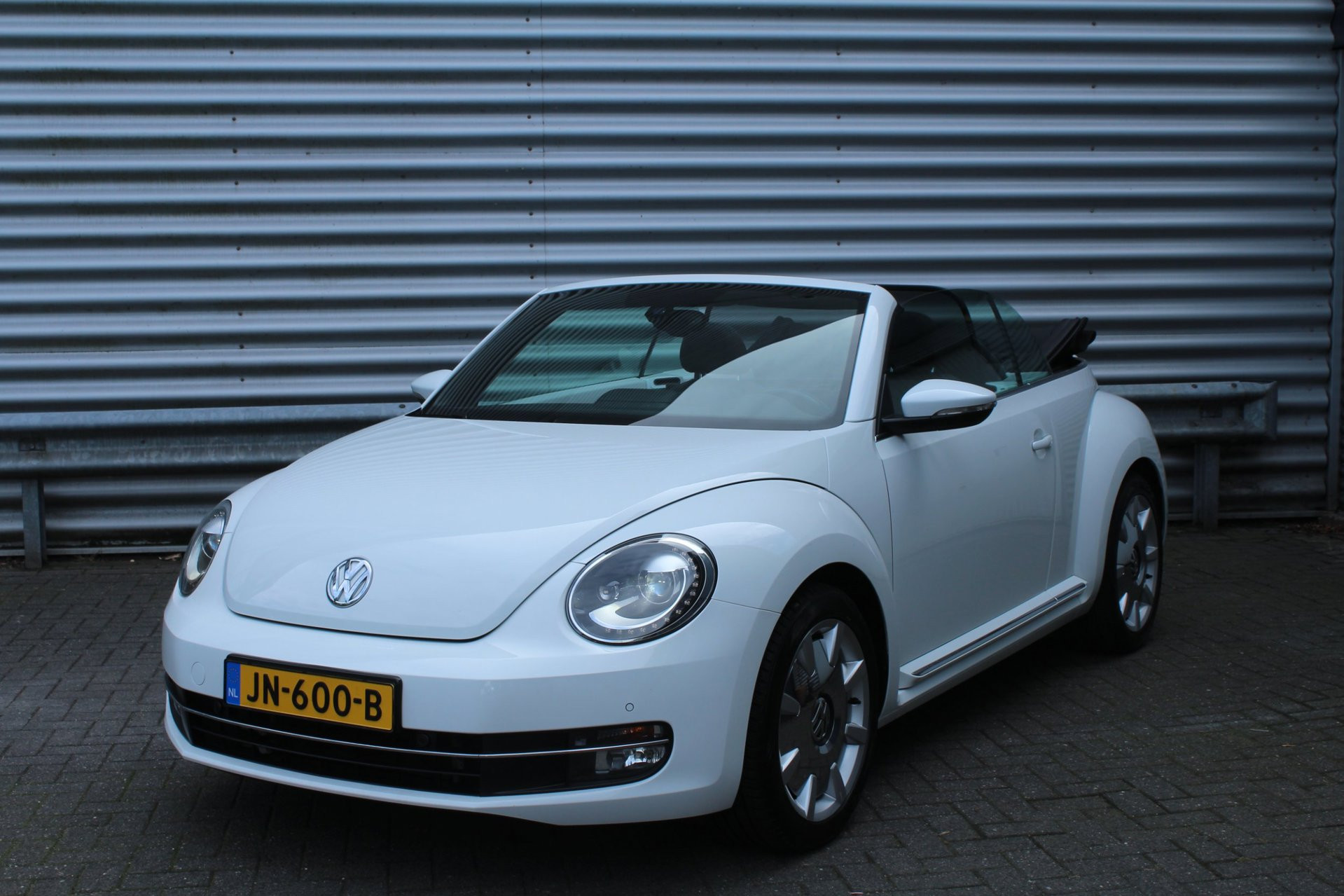 Volkswagen Beetle 1.2 TSI 105pk Design BlueMotion DSG6 NL-Auto NAP 2016 - voorkant