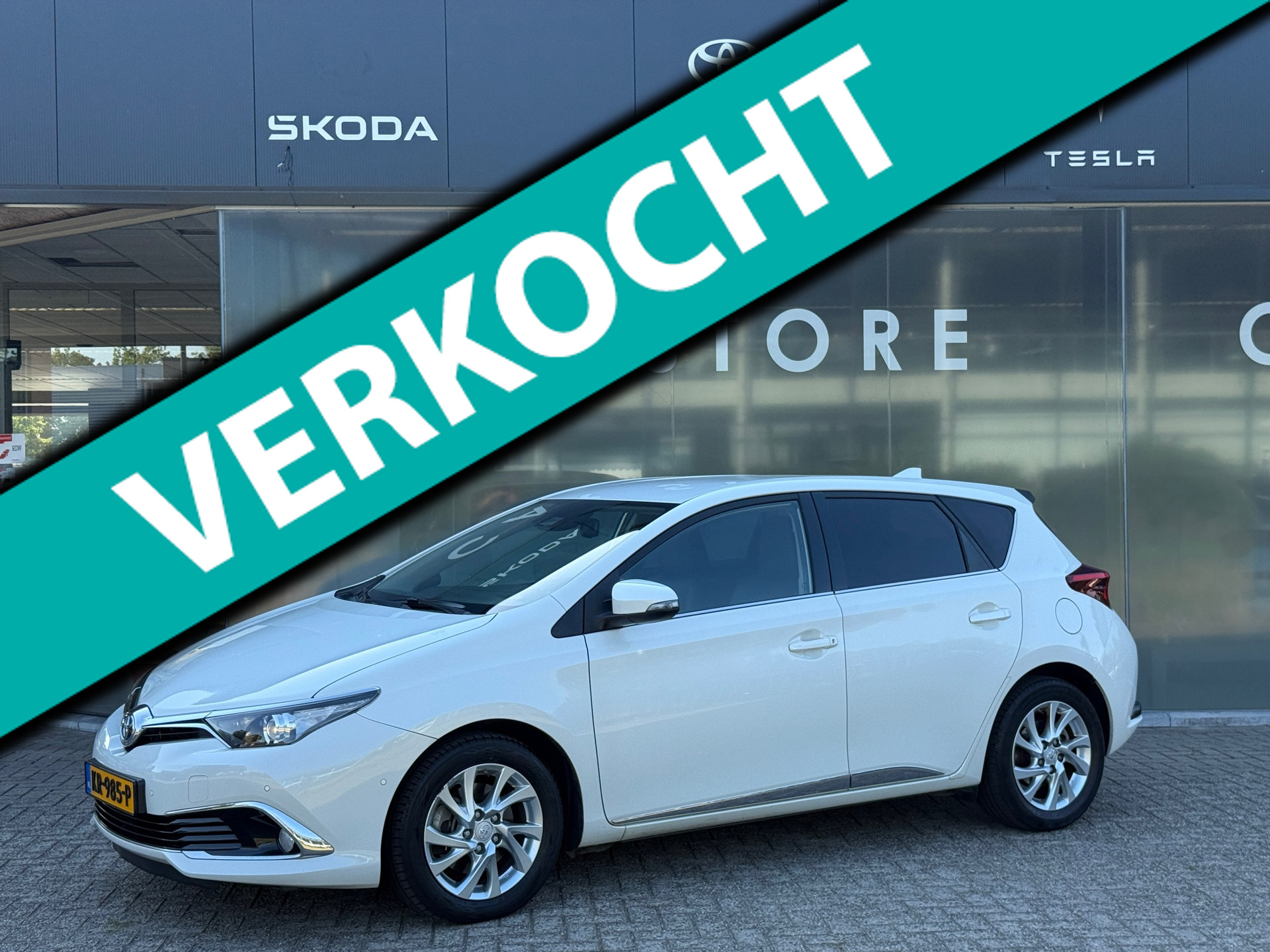 Toyota Toyota Auris 1.8 Hybrid Executive Navi|Stoelver|Camera|Dealer Onderhouden 2017 - voorkant