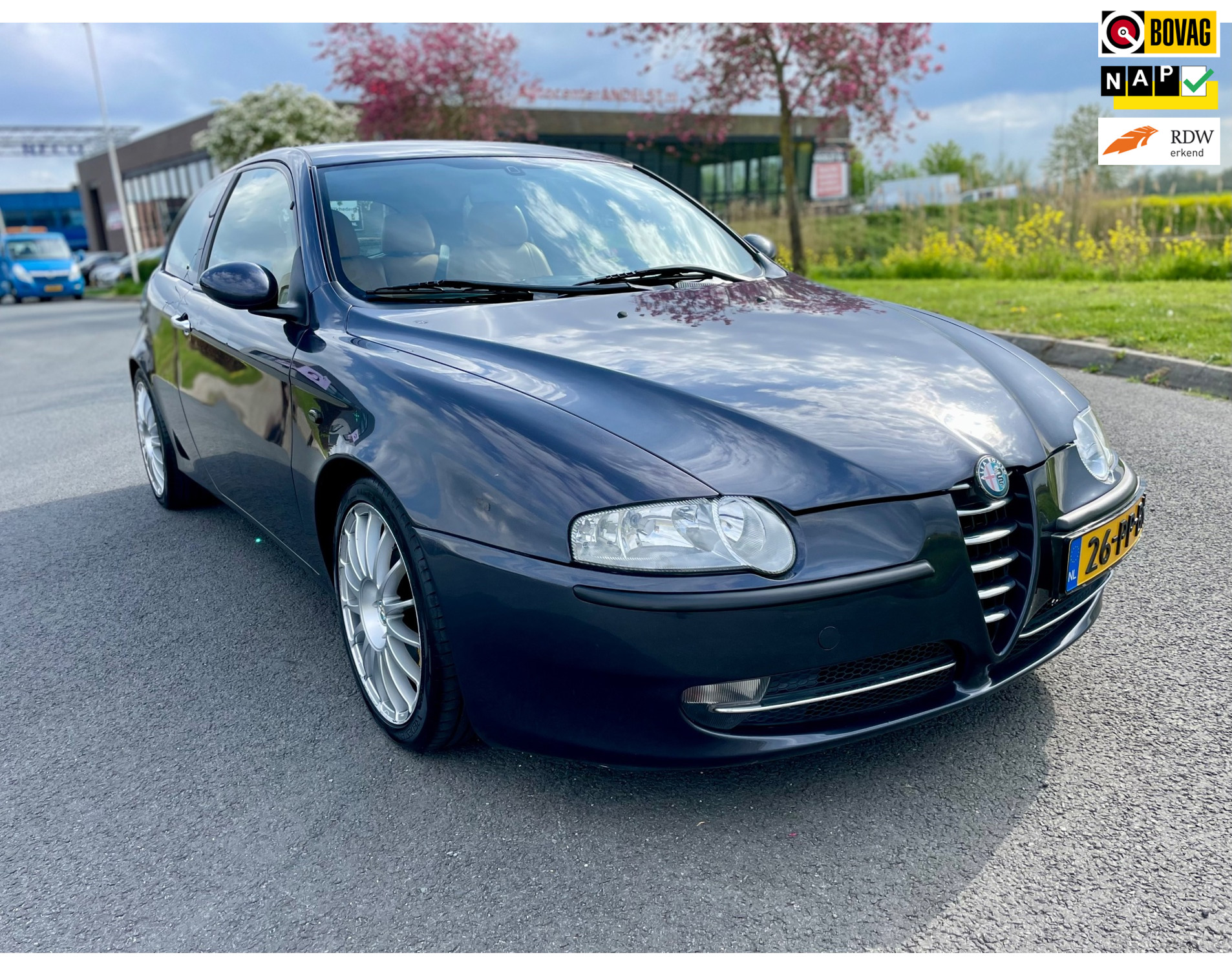 Alfa Romeo Alfa Romeo 147 1.6 T.Spark Lusso, Airco, Carplay, Cam, Leder, Lmv, Spoiler, Cruise, Geen import, Nap, Unieke auto! 2004 - voorkant