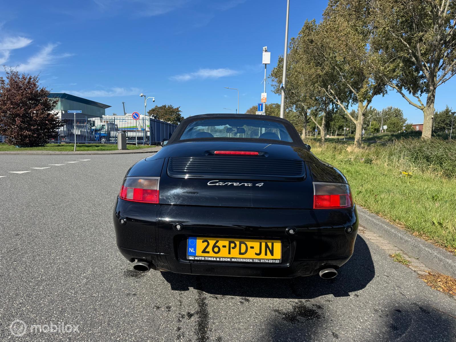 Foto van Porsche 911 Carrera 4