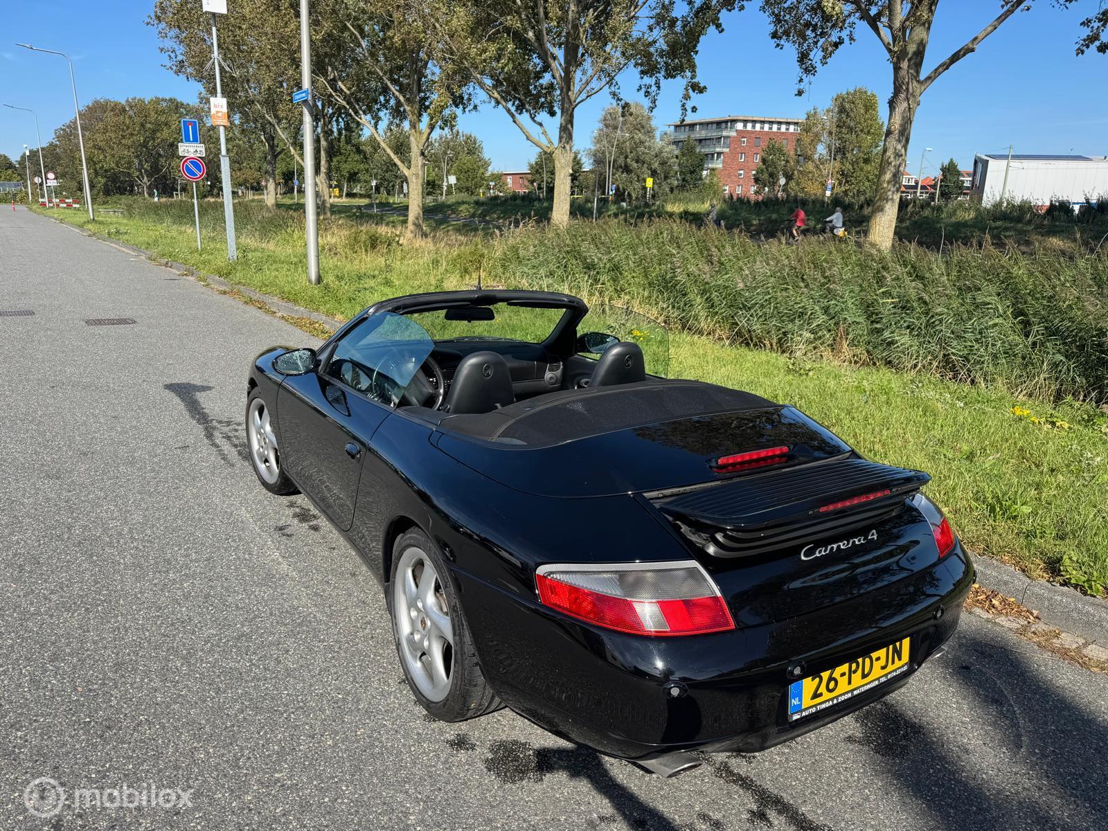 Foto van Porsche 911 Carrera 4
