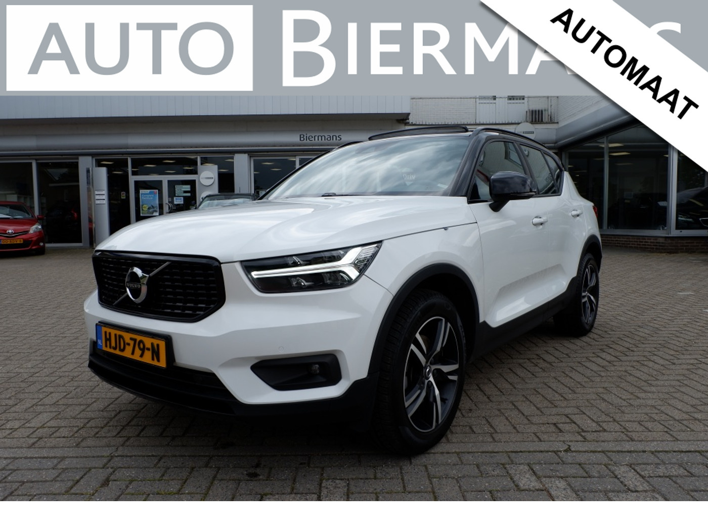 Volvo XC40 2.0 T4 AWD R-Design / INCL. 12 mnd BOVAG / Schuif-kantel dak 2018 - voorkant