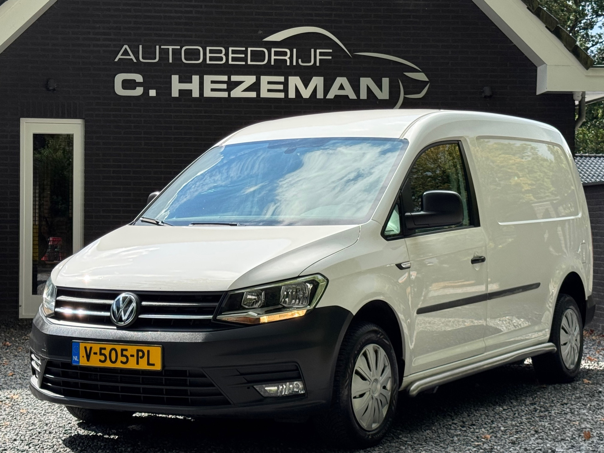Volkswagen Caddy 2.0 TDI L2H1 DSG Maxi Highline Cruise Control Airco Navigatie Trekhaak AUX USB 2018 - voorkant