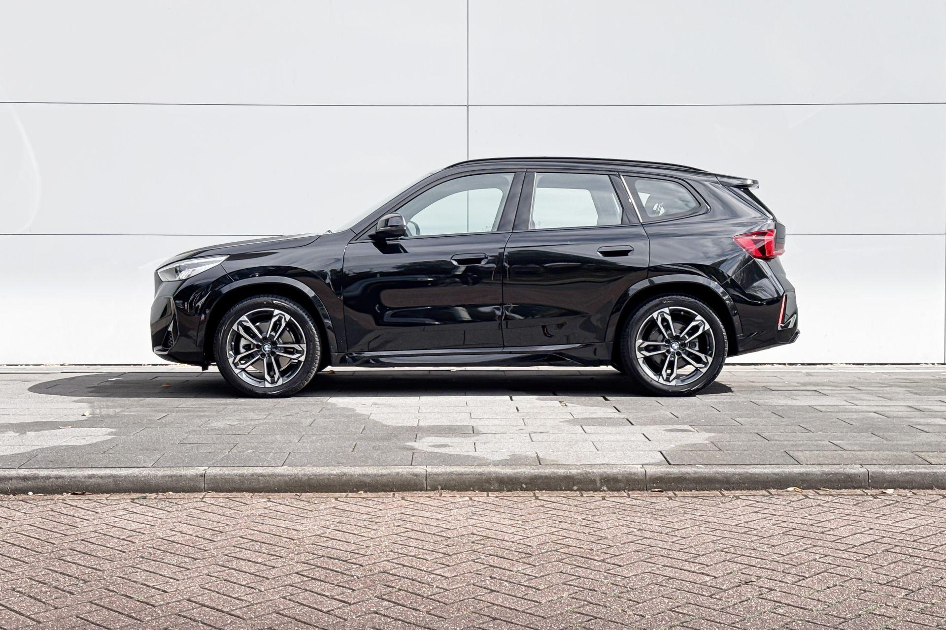Foto van BMW Ix1 Xdrive30