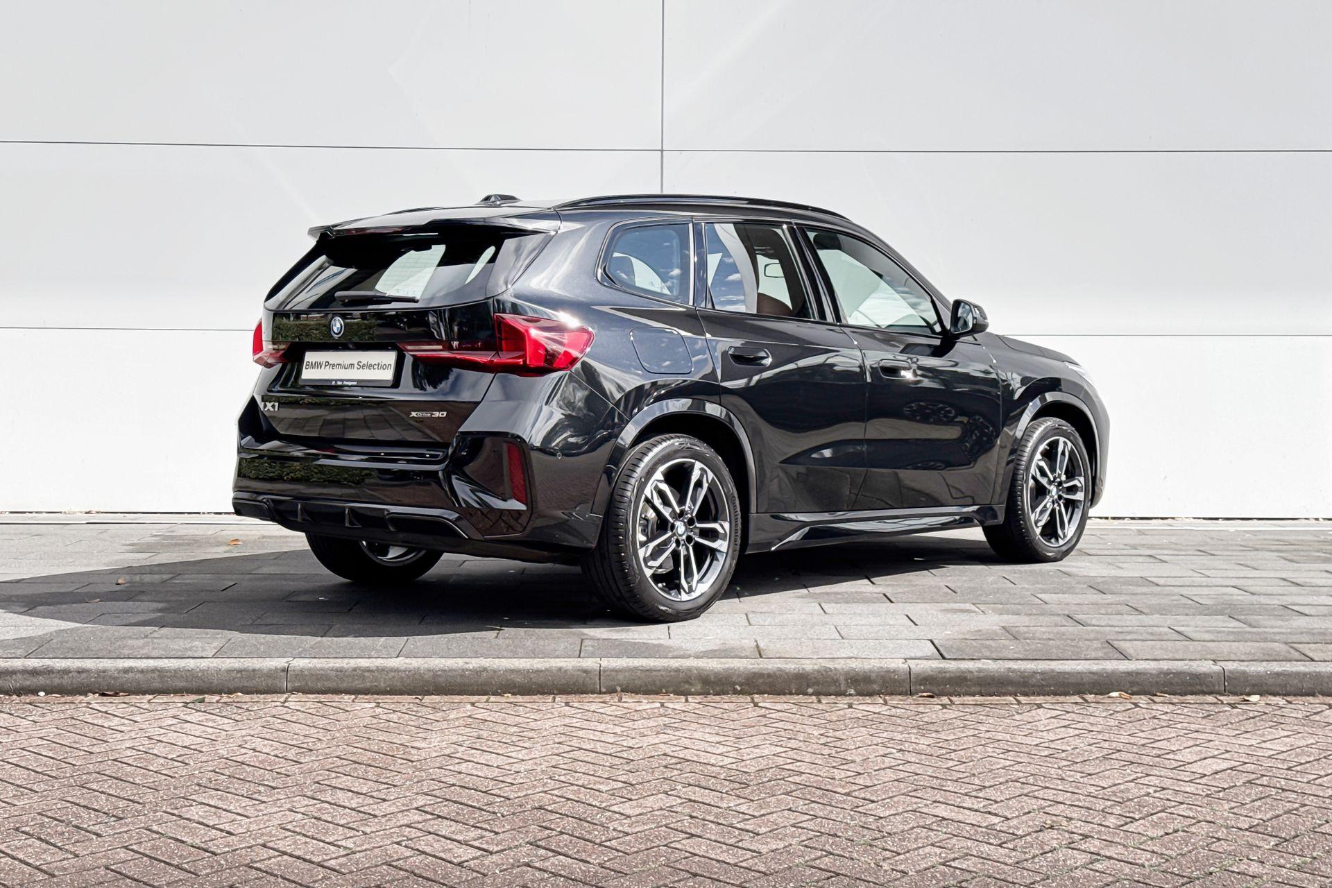 Foto van BMW Ix1 Xdrive30