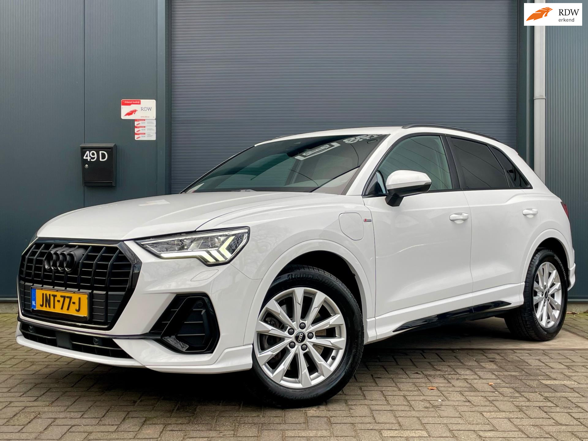 Audi Q3 E-tron 45 TFSI e 3X S edition 245pk DEALER ONDERHOUDEN CAMERA PDC ACC LANE ASSIST DIGITALE COCKPIT ALCANTARA 2021 - voorkant