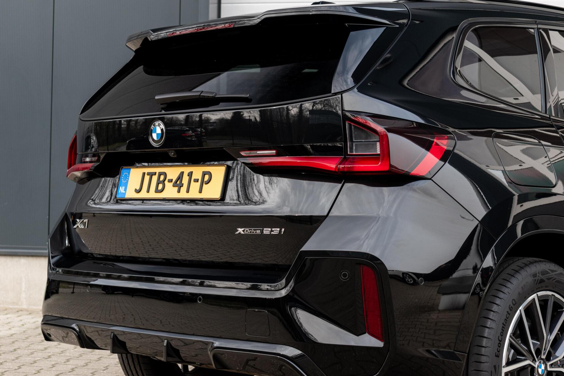 Foto van BMW X1 Xdrive23i
