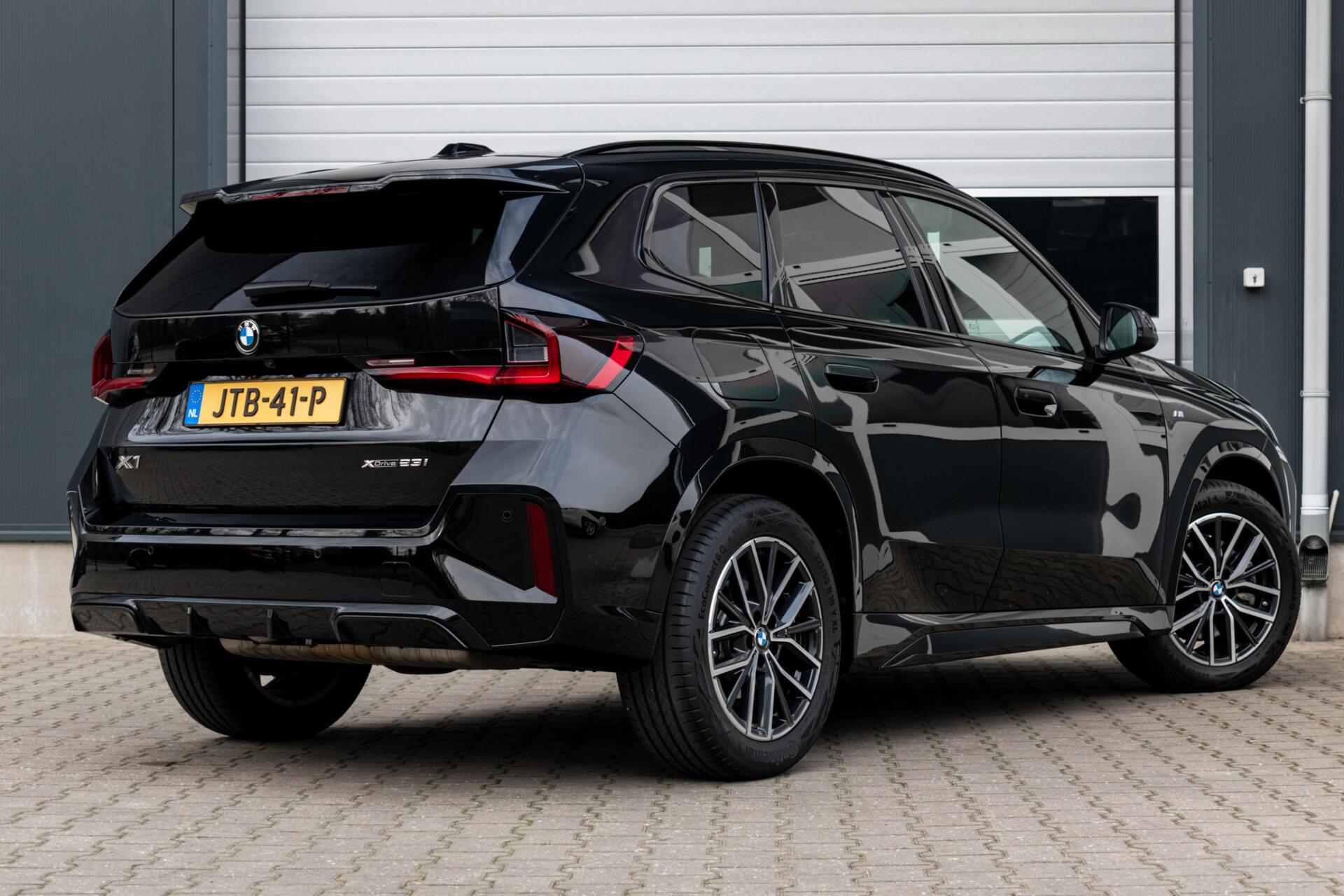 Foto van BMW X1 Xdrive23i