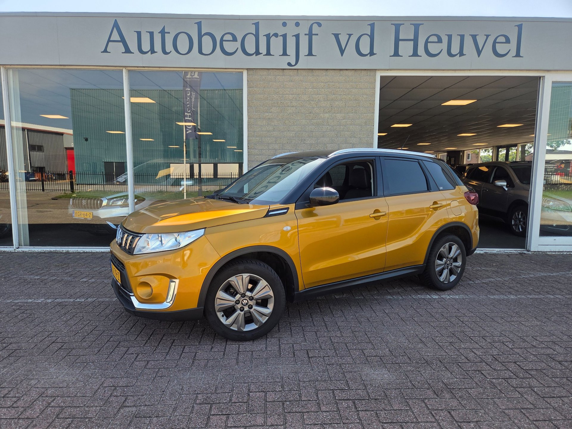 Suzuki Vitara 1.0 Boosterjet Camera*Trekhaak*Carplay*Stoelverw*Cruise* Rijklaar 2019 - voorkant