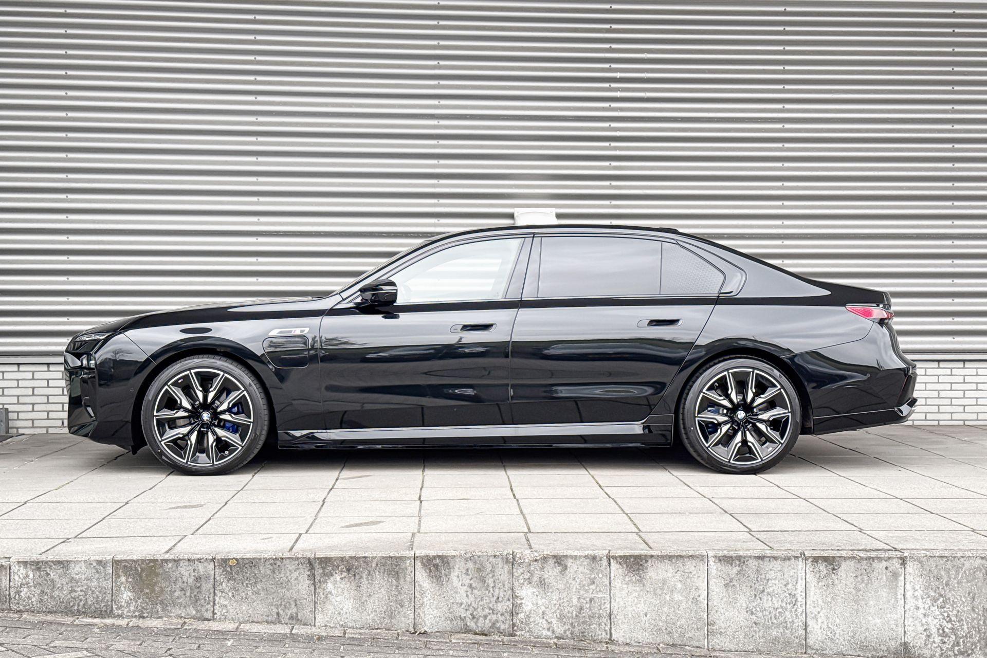 Foto van BMW M760e xDrive