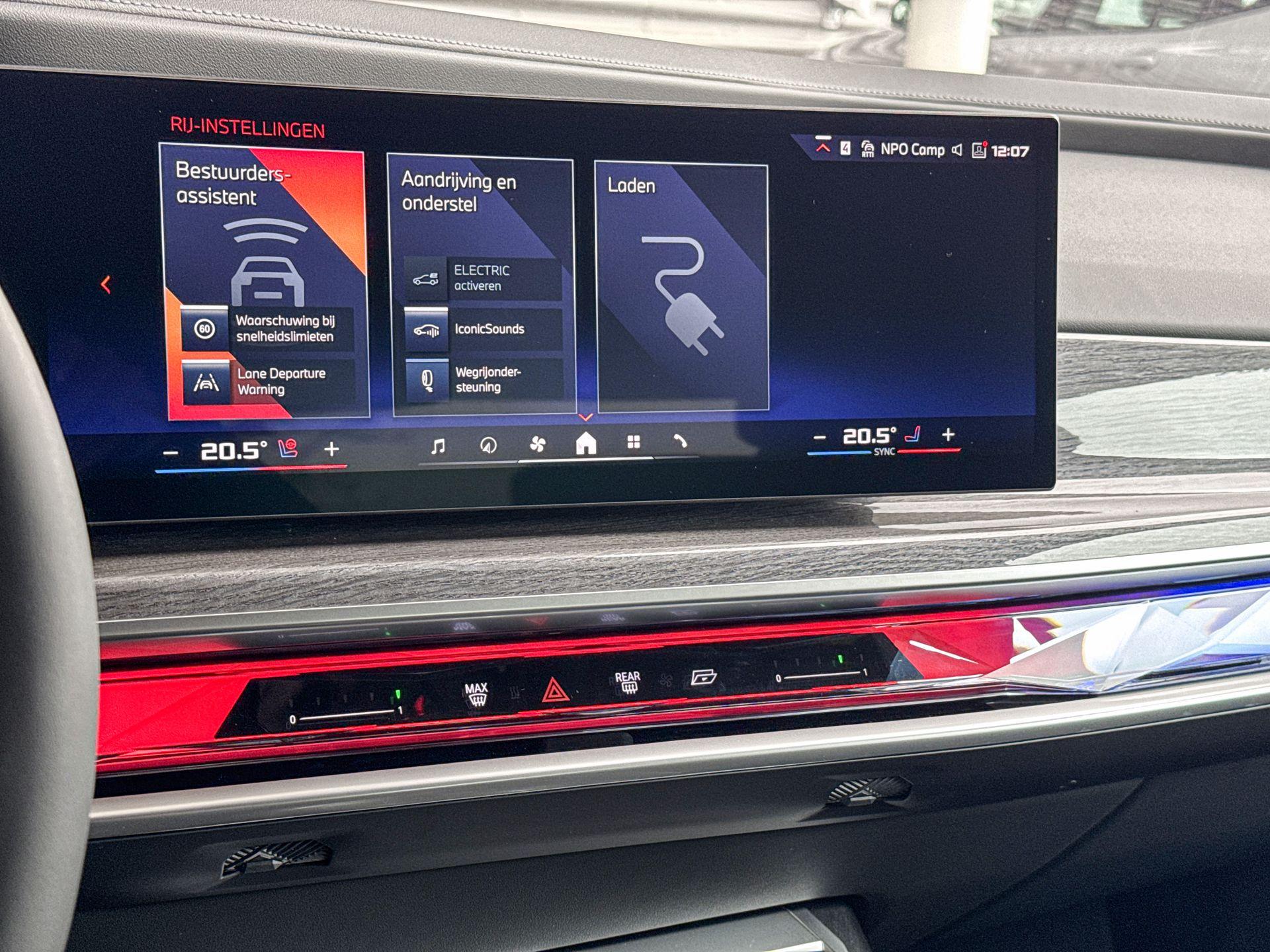 Foto van BMW M760e xDrive