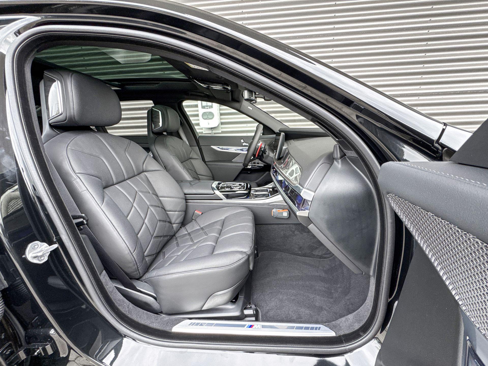 Foto van BMW M760e xDrive