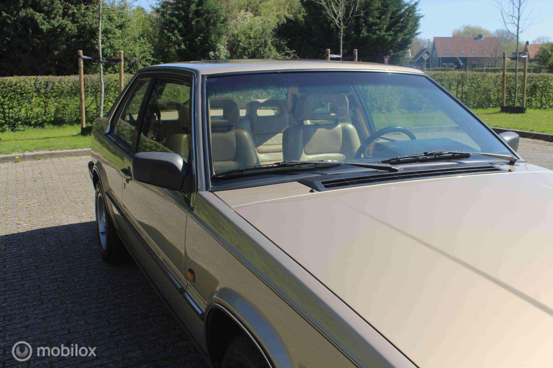 Foto van Volvo 780 Bertone Coupe