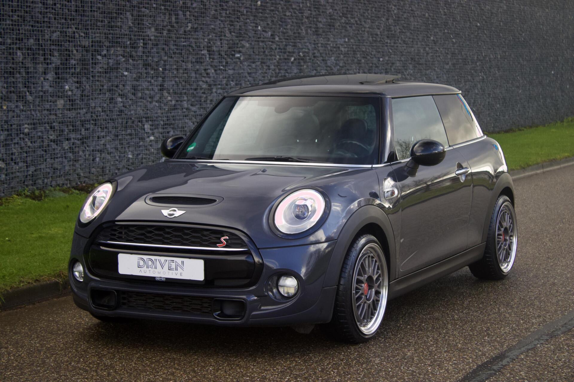 Mini Cooper S 2.0 Cooper S Serious Business 2017 - voorkant